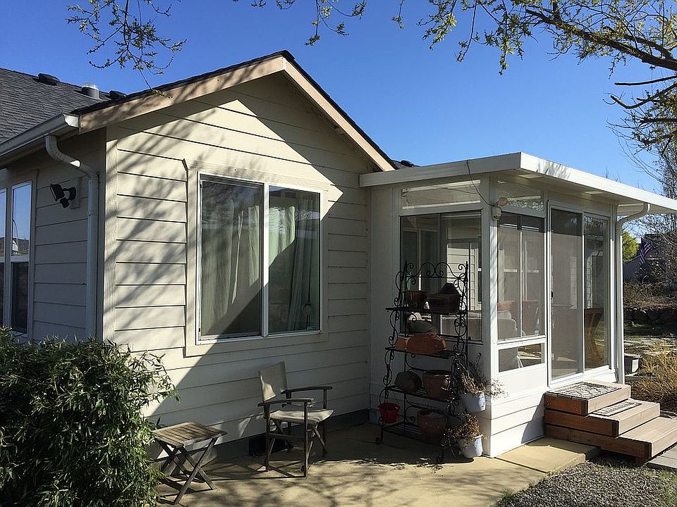 1st image of 563 Tanglewood Dr