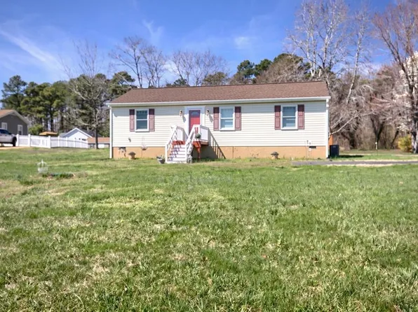 1836 Irvington Rd, Weems, VA 22576