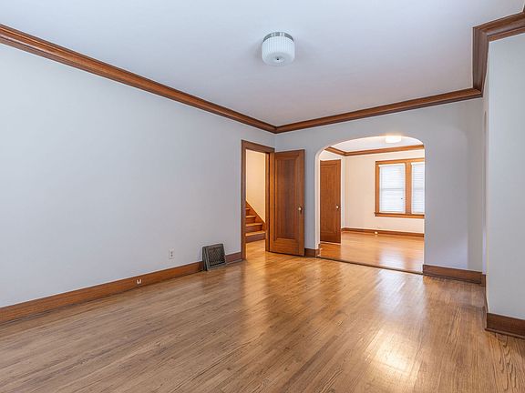 3rd image of 869 Shuler St