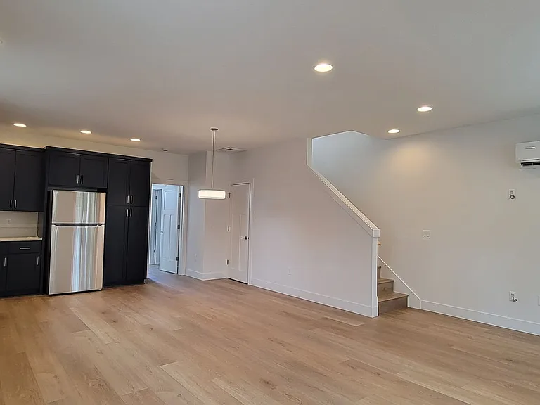 1167 NW Michelbook Ln — Photo 7