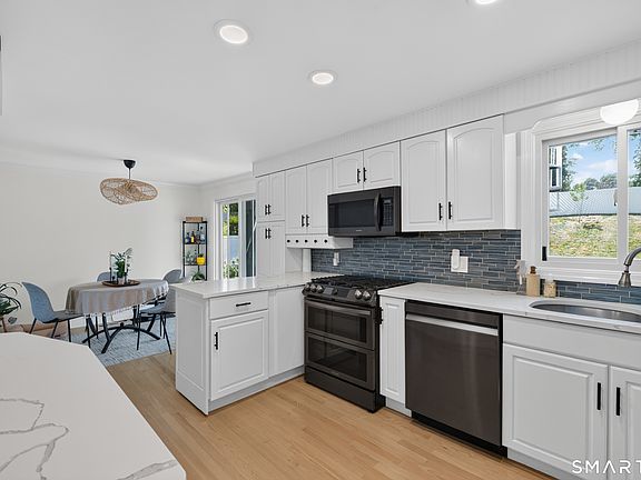 4th image of 26 Crestwood Road