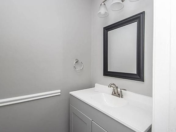 5th image of 1820 Sanford Dr APT 4