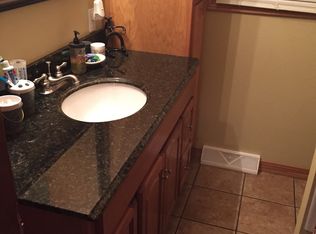 8819 Elliott Rd, Mountain Grove, MO 65711