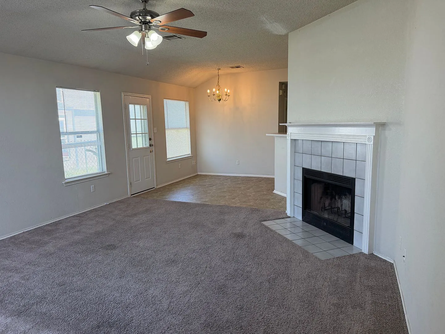 ** Move In Special - $400 Off First Full Months Rent** — Photo 3