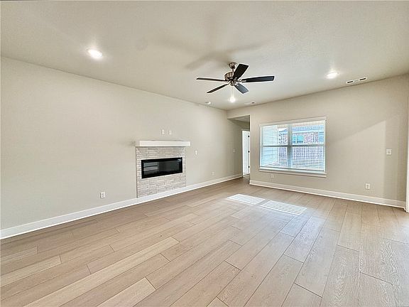 5th image of 462 S Benchmark Ln