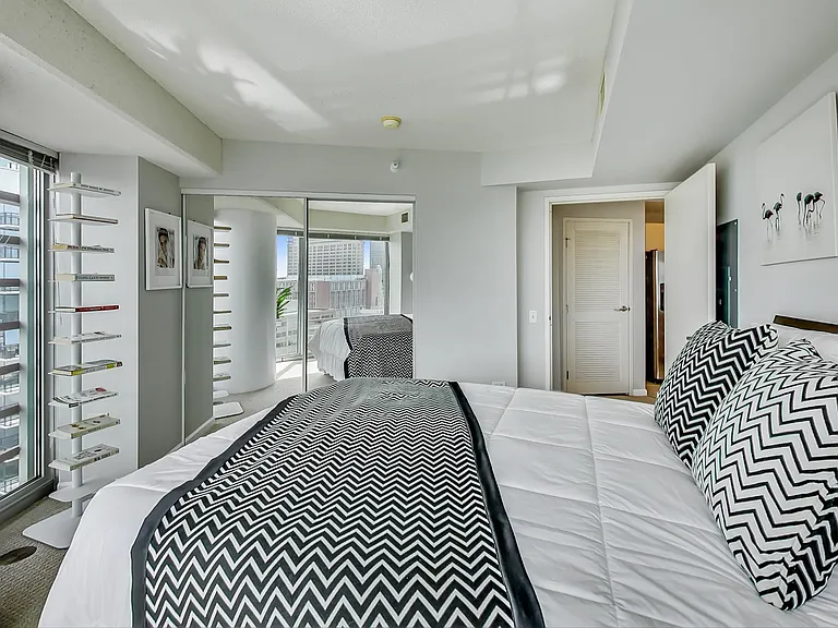 1720 Maple Ave #1570 — Photo 21
