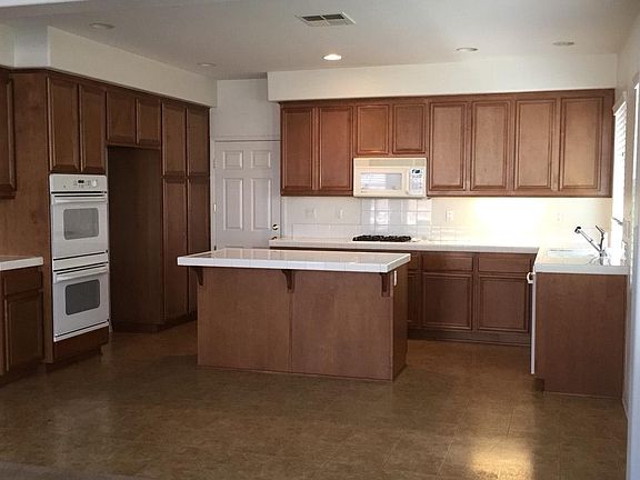4th image of 37257 La Lune Ave