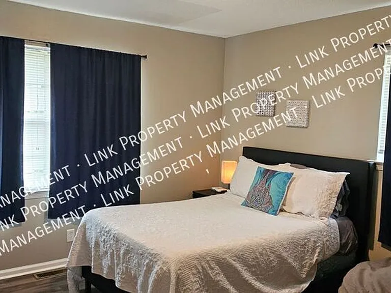2433 Meade Cir — Photo 21