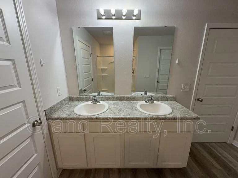 5431 Peach Dr — Photo 13