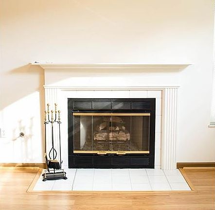 5th image of 1490 Greenbriar Dr