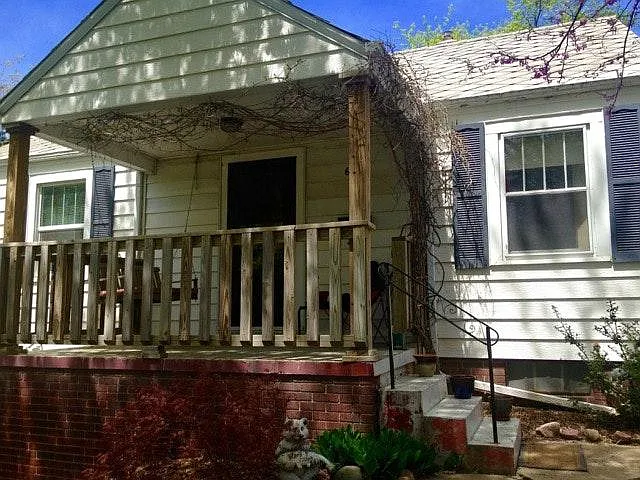 6324 William St — Photo 1