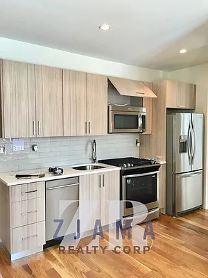 Rented by Zjama Realty Corp | media 25