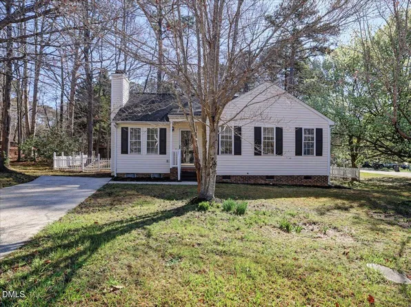 325 Wolfbridge Rd, Holly Springs, NC 27540