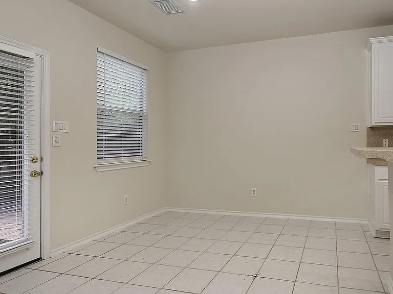 102 Blue Creek Ct — Photo 10