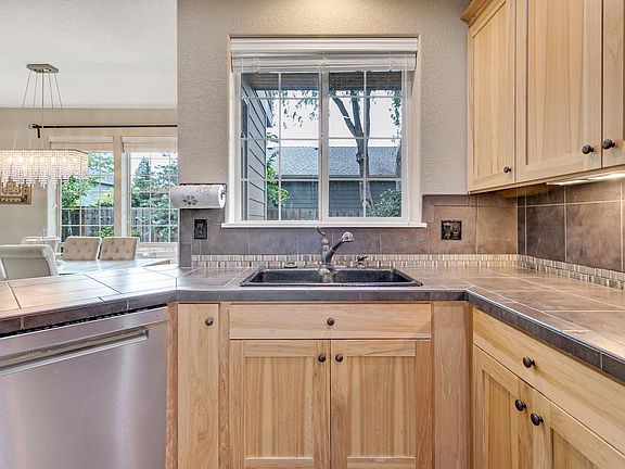 3rd image of 6607 NE Karlson Ct
