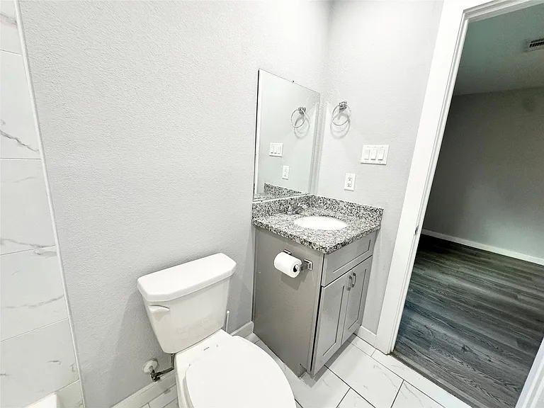 8215 Crestview Dr #B — Photo 21