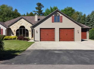 7149 Pine Grove Ln, Two Rivers, WI 54241