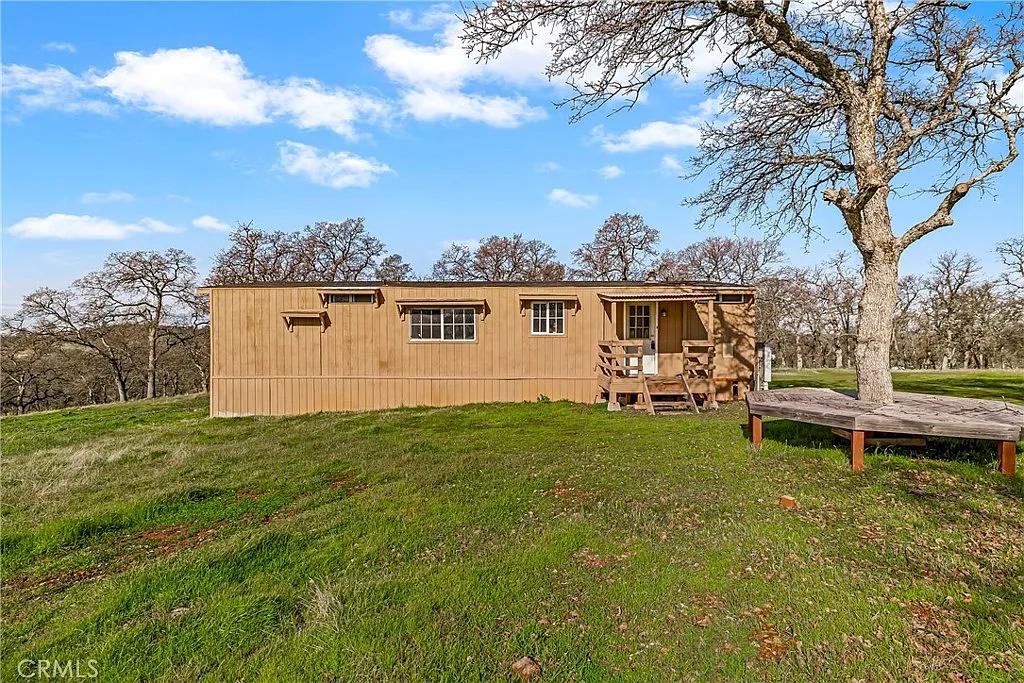 48 Charles Way photo 1