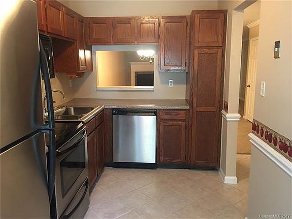 5th image of 8217 Pineville Matthews Rd APT A