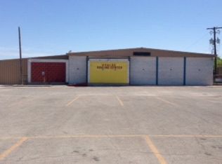 2209 E Main St, Uvalde, TX 78801