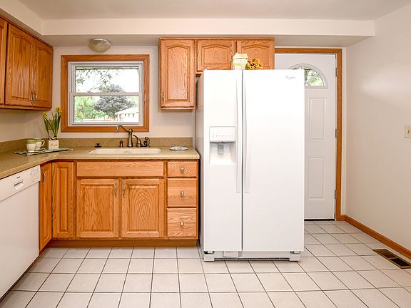 4th image of 847 Pinehurst Ln