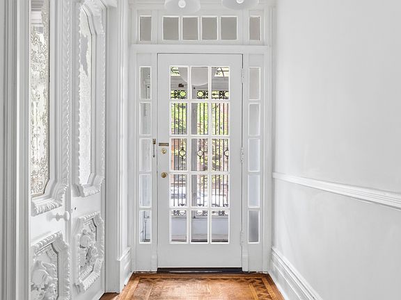 3rd image of 117 E 91st St #1