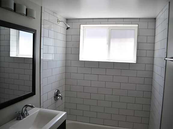 4th image of 326 W Earll Dr APT 2