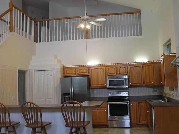 3rd image of 3250 Treetop Dr