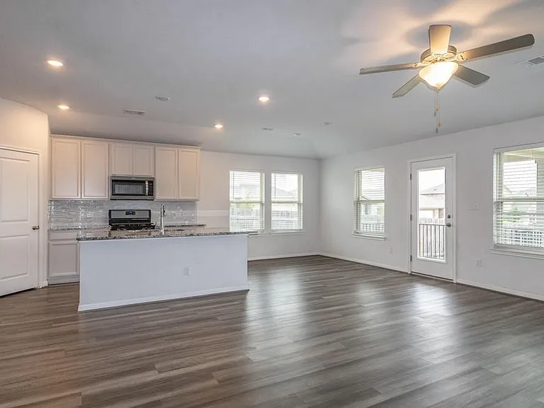 1605 Gerald Ln — Photo 6