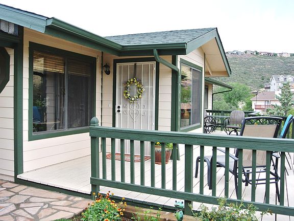 3rd image of 732 Meadowlark Ln