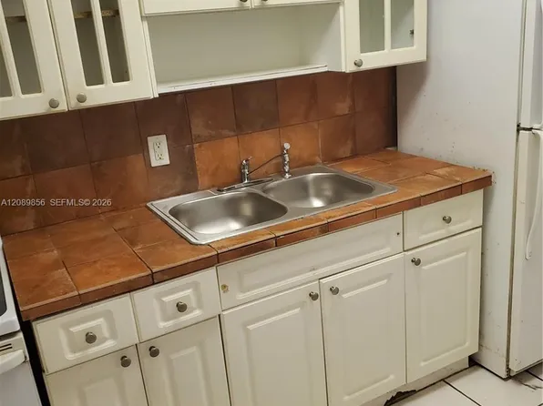 1230 NE 139th St APT 202, North Miami, FL 33161