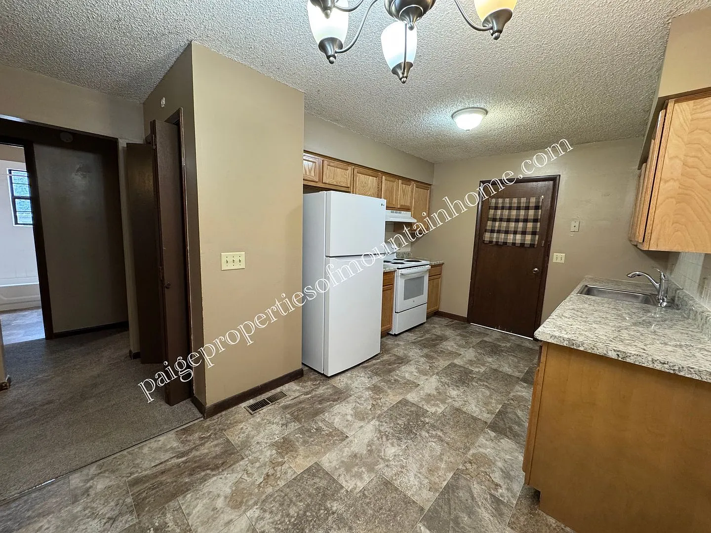 703 and 705 Winchester St — Photo 3