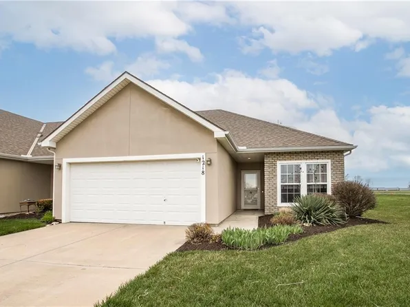 1218 Villa Ln, Louisburg, KS 66053