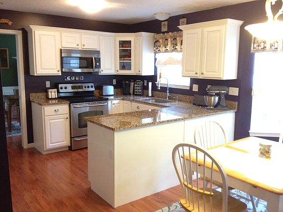 3rd image of 29 Brookshire Ln