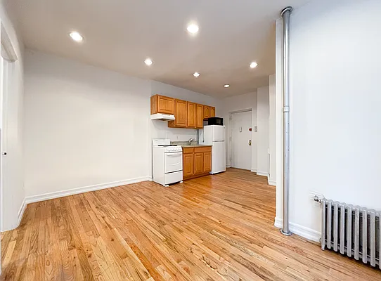 Rented by Kahen Properties | media 10