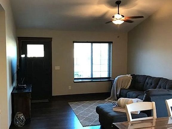 2nd image of 866 Daisy Ln