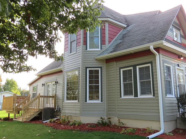 1500 Maple St — Photo 4