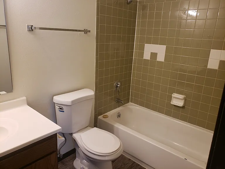 8835 N Swan Rd #7 — Photo 14