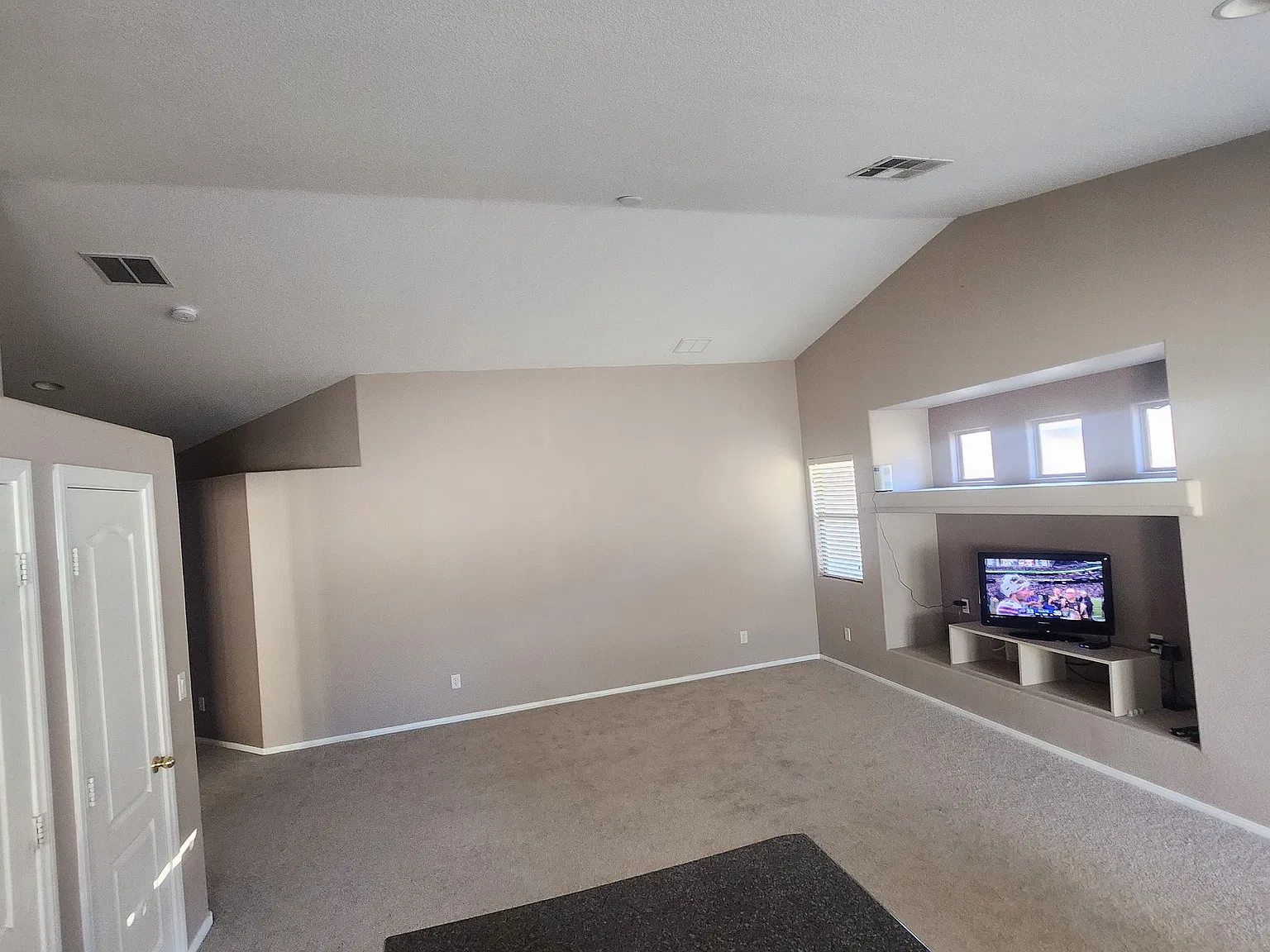 3 bed, 1371 sqft, $1,975 — Photo 4