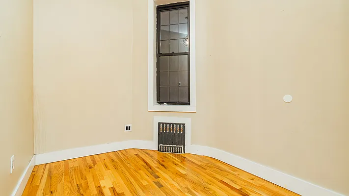 Rented by Nooklyn NYC LLC | media 35