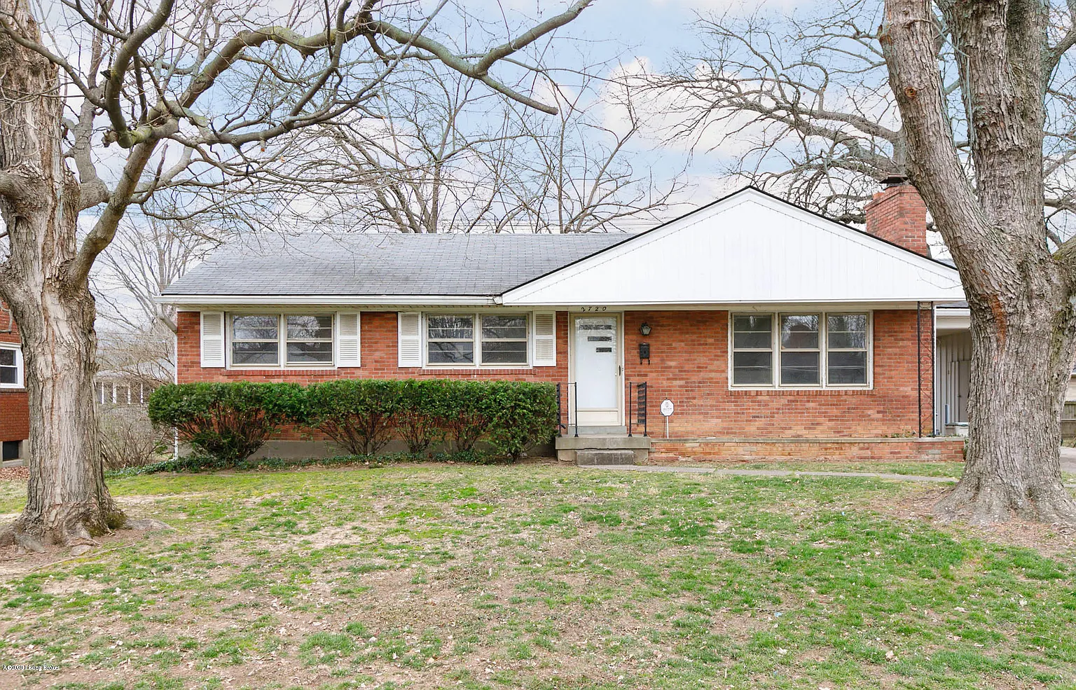 2720 Shannon Dr photo 1