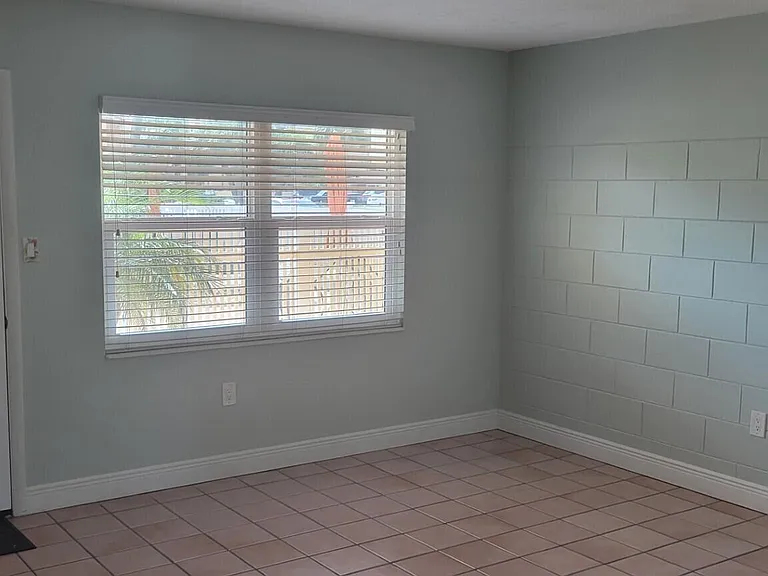 7801 Ridgewood Ave #7 — Photo 3