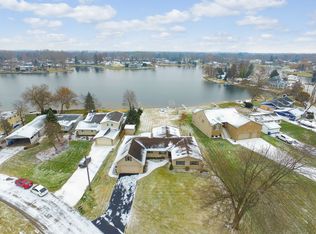 592 Burgess Dr, White Lake, MI