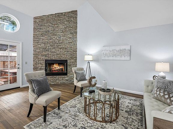 5th image of 450 W Sunnyoaks Ave