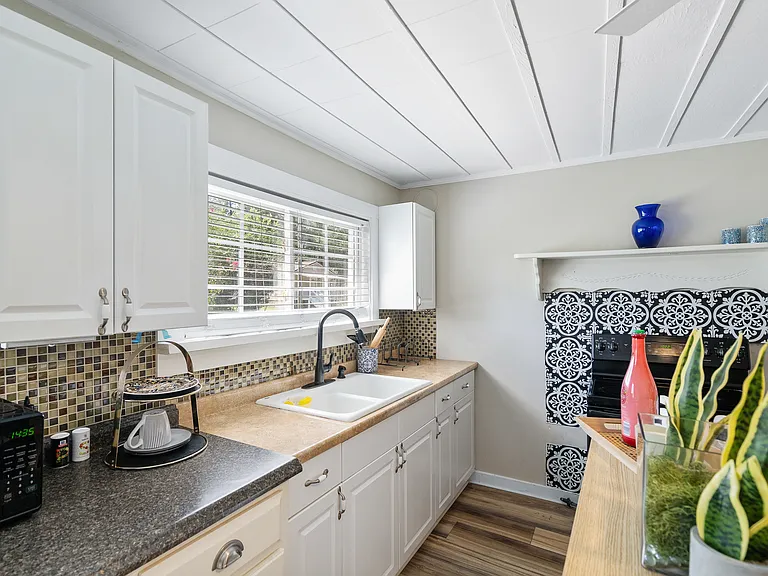 215 Wilson St — Photo 17