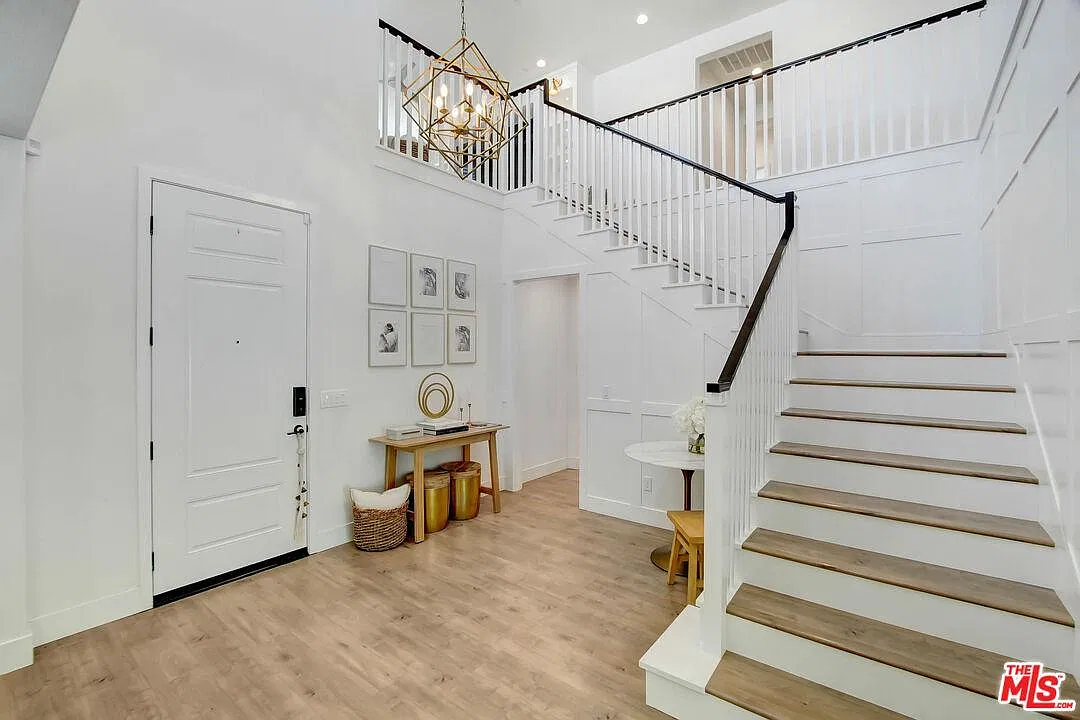6 bed, 4289 sqft, $10,750 — Photo 4