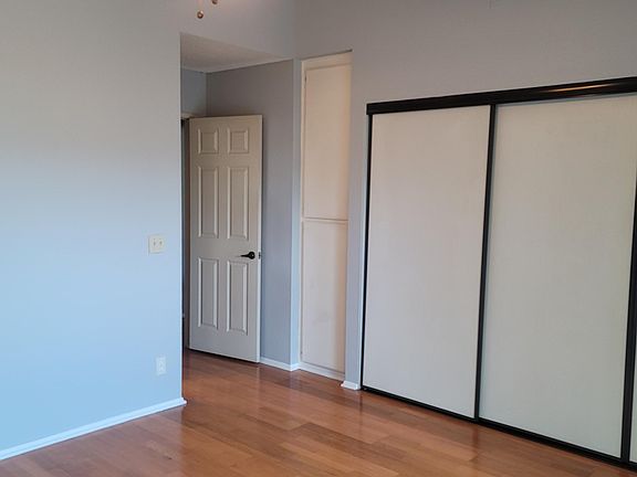 5th image of 1009 Brighton Ct