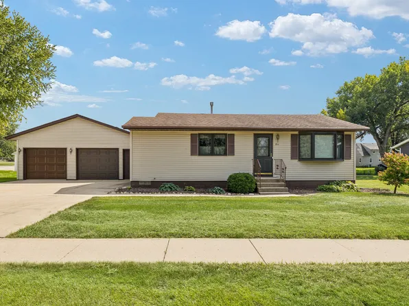 811 12th St, De Witt, IA 52742