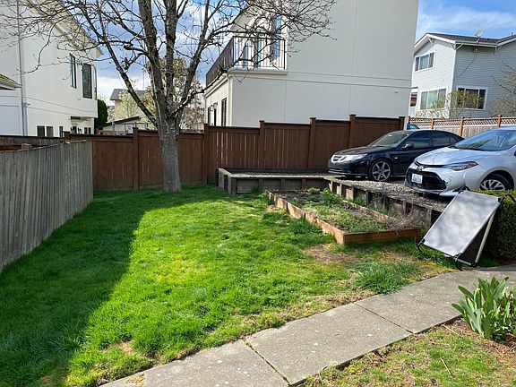 3rd image of 136 9th Ave #1/2