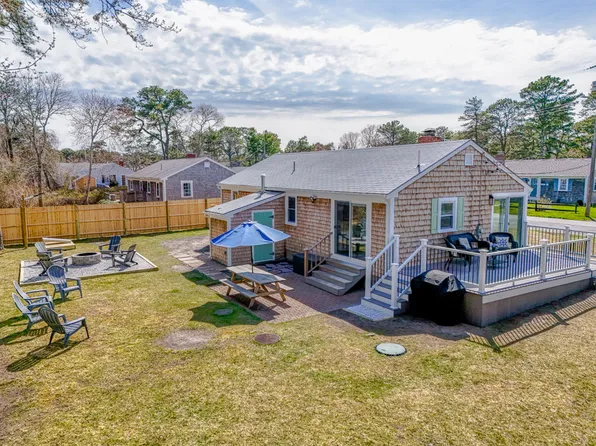 26 Beachplum Ln, Dennis Port, MA 02639